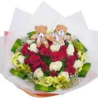 couple Bear With Flowers bunch