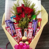 6 red roses ,12 assorted chocolates & 3 ferrero Lover bouquet