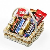Chocolate basket with 3 ferrero rocher
